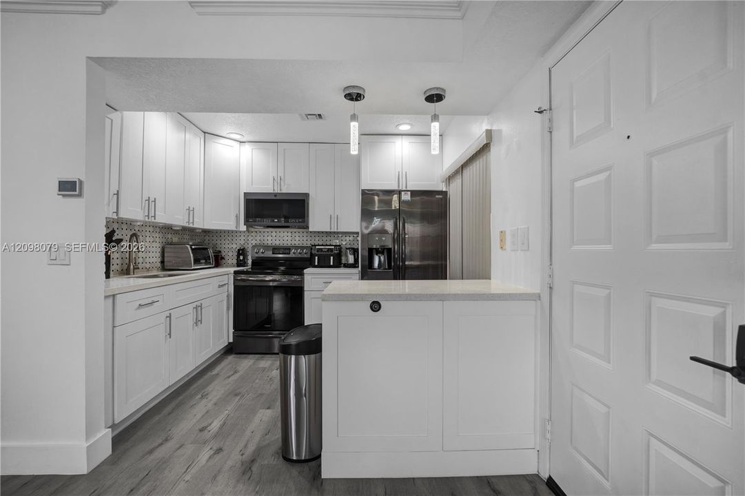 For Sale: $230,000 (2 beds, 2 baths, 978 Square Feet)