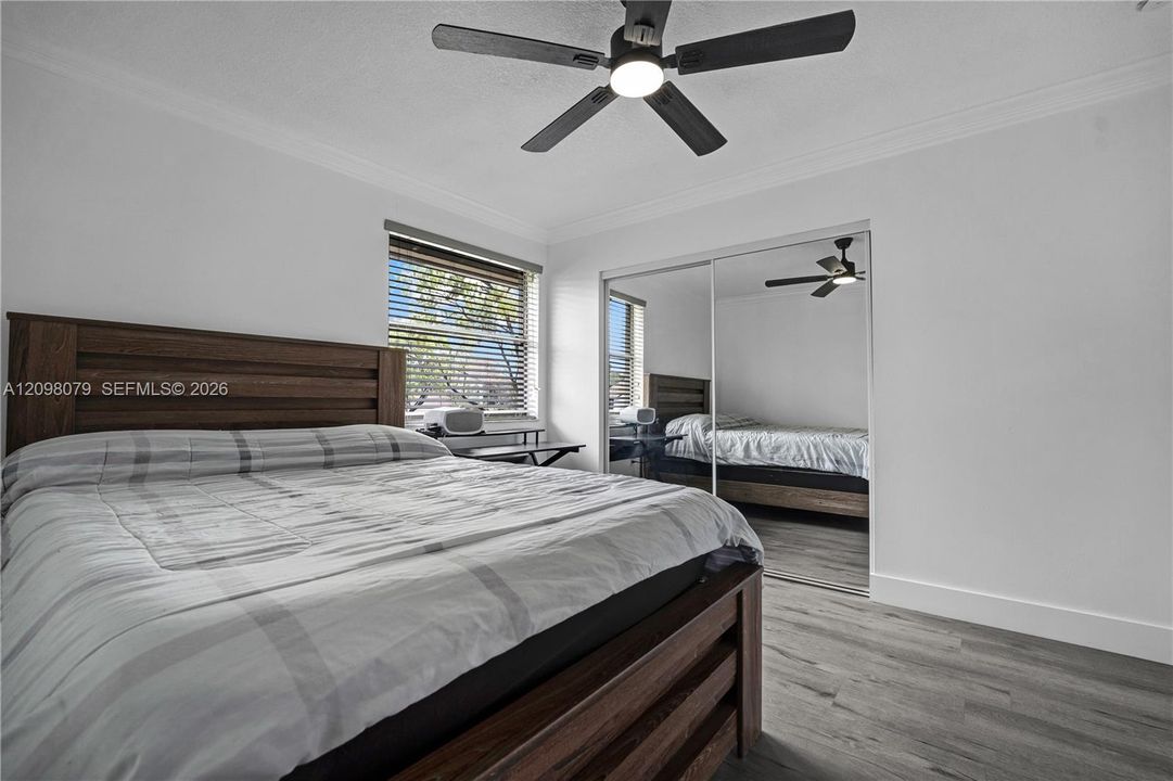 For Sale: $230,000 (2 beds, 2 baths, 978 Square Feet)
