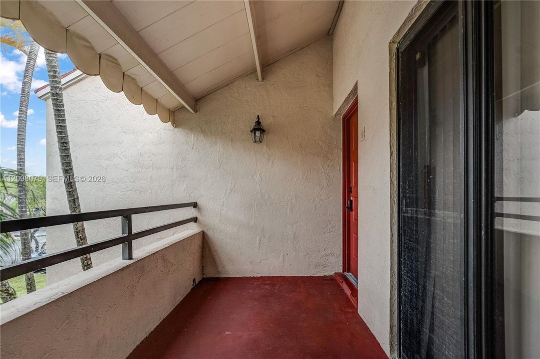 For Sale: $230,000 (2 beds, 2 baths, 978 Square Feet)