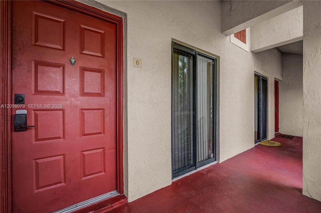 For Sale: $230,000 (2 beds, 2 baths, 978 Square Feet)