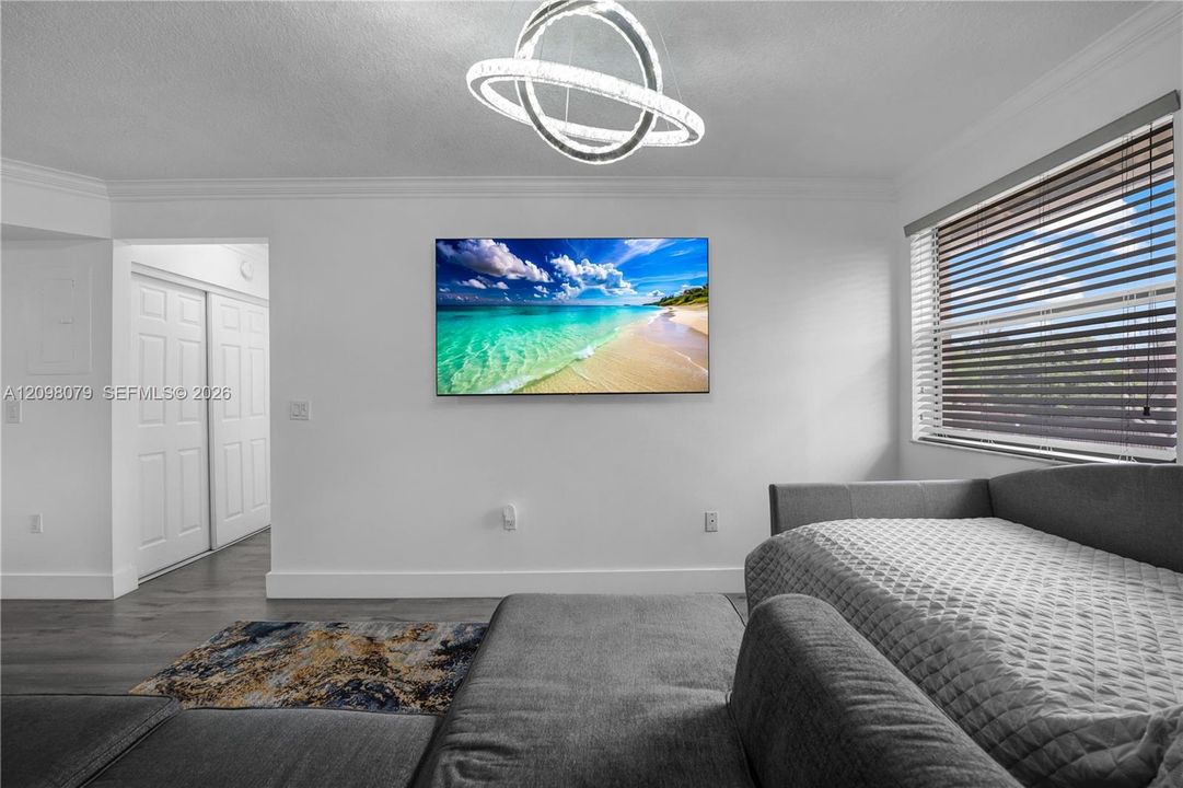 For Sale: $230,000 (2 beds, 2 baths, 978 Square Feet)