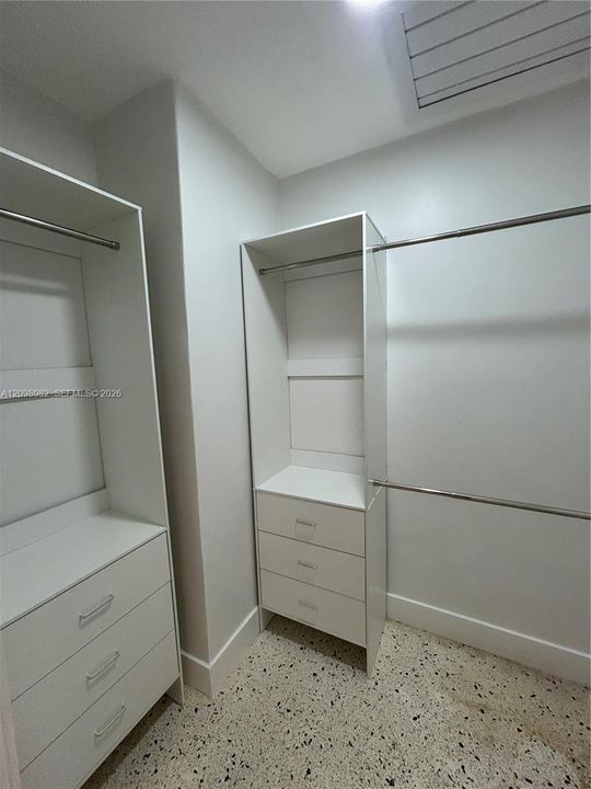 For Rent: $3,850 (3 beds, 2 baths, 2384 Square Feet)