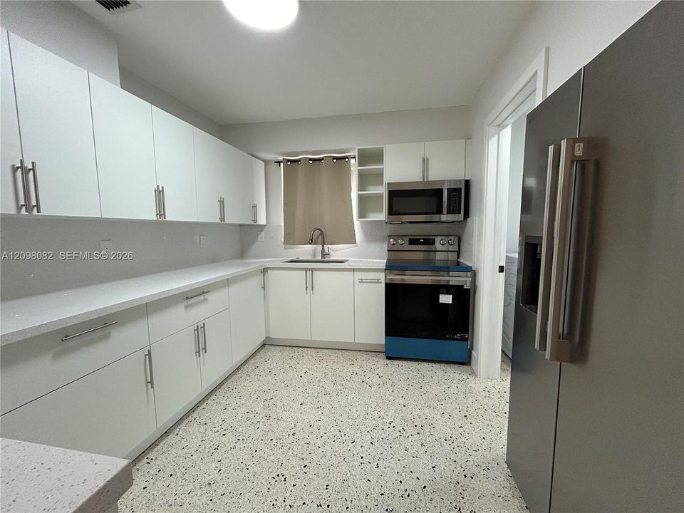 For Rent: $3,850 (3 beds, 2 baths, 2384 Square Feet)
