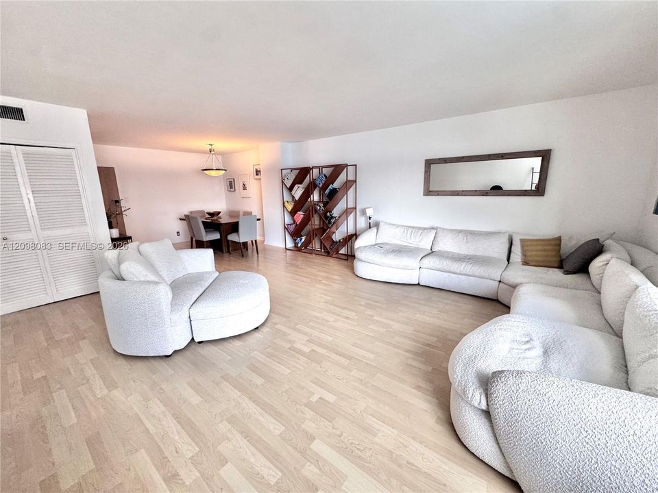 В аренду: $3,200 (1 спален, 1 ванн, 970 Квадратных фут)
