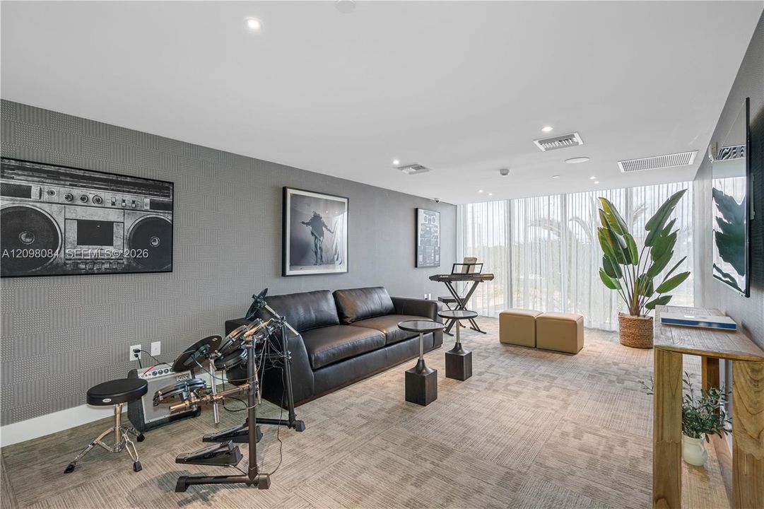 Movie Lounge