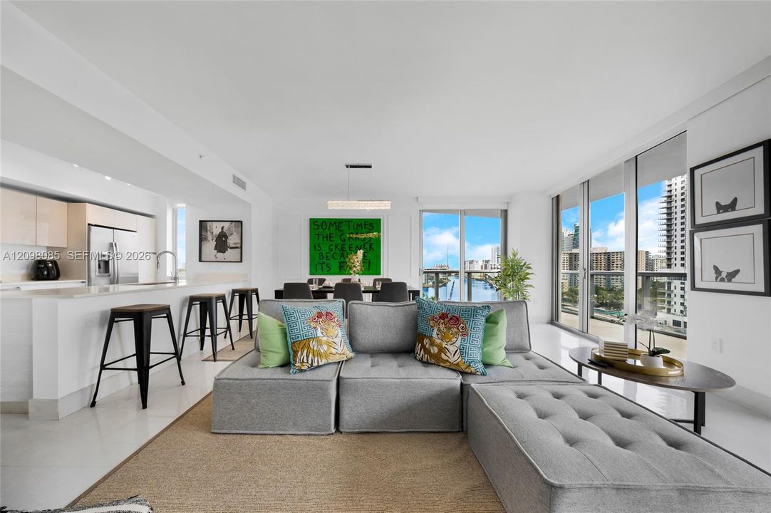 En Venta: $745,000 (3 camas, 3 baños, 1577 Pies cuadrados)