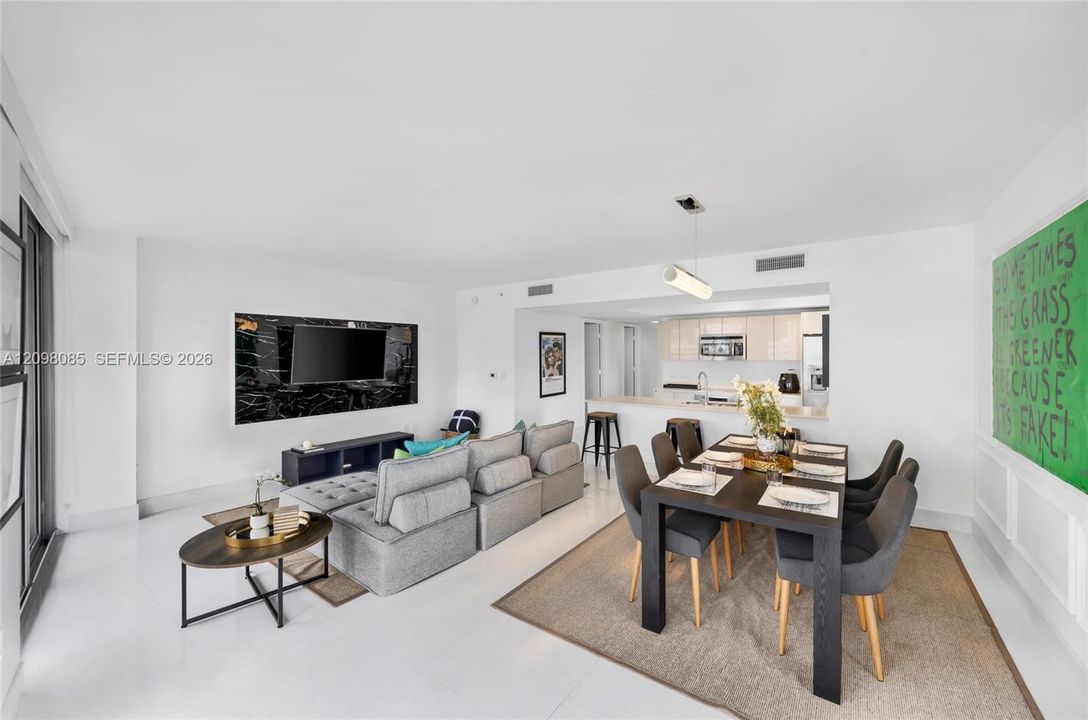 En Venta: $745,000 (3 camas, 3 baños, 1577 Pies cuadrados)