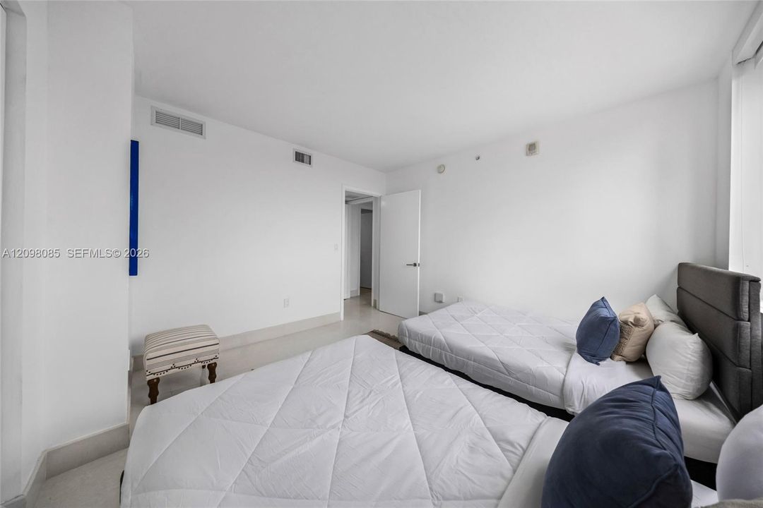 En Venta: $745,000 (3 camas, 3 baños, 1577 Pies cuadrados)