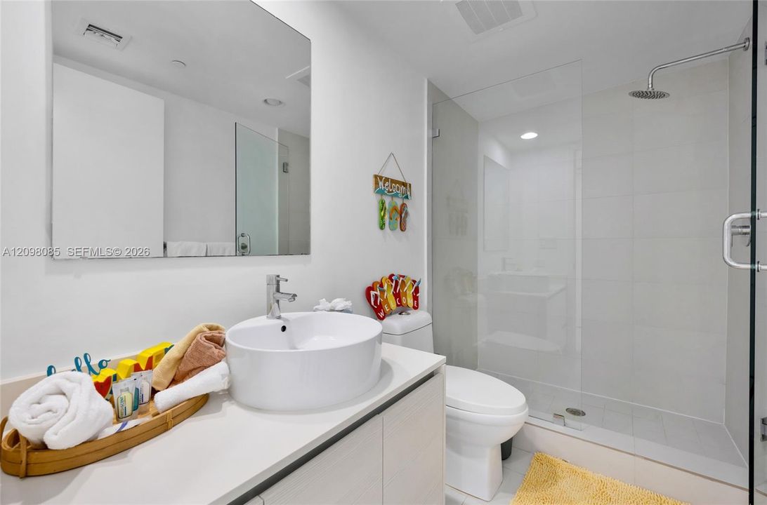 En Venta: $745,000 (3 camas, 3 baños, 1577 Pies cuadrados)