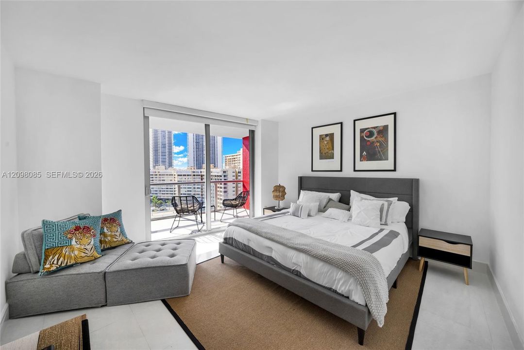En Venta: $745,000 (3 camas, 3 baños, 1577 Pies cuadrados)