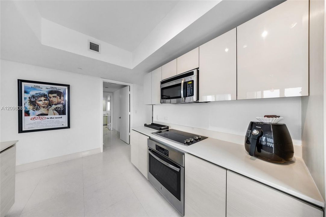 En Venta: $745,000 (3 camas, 3 baños, 1577 Pies cuadrados)