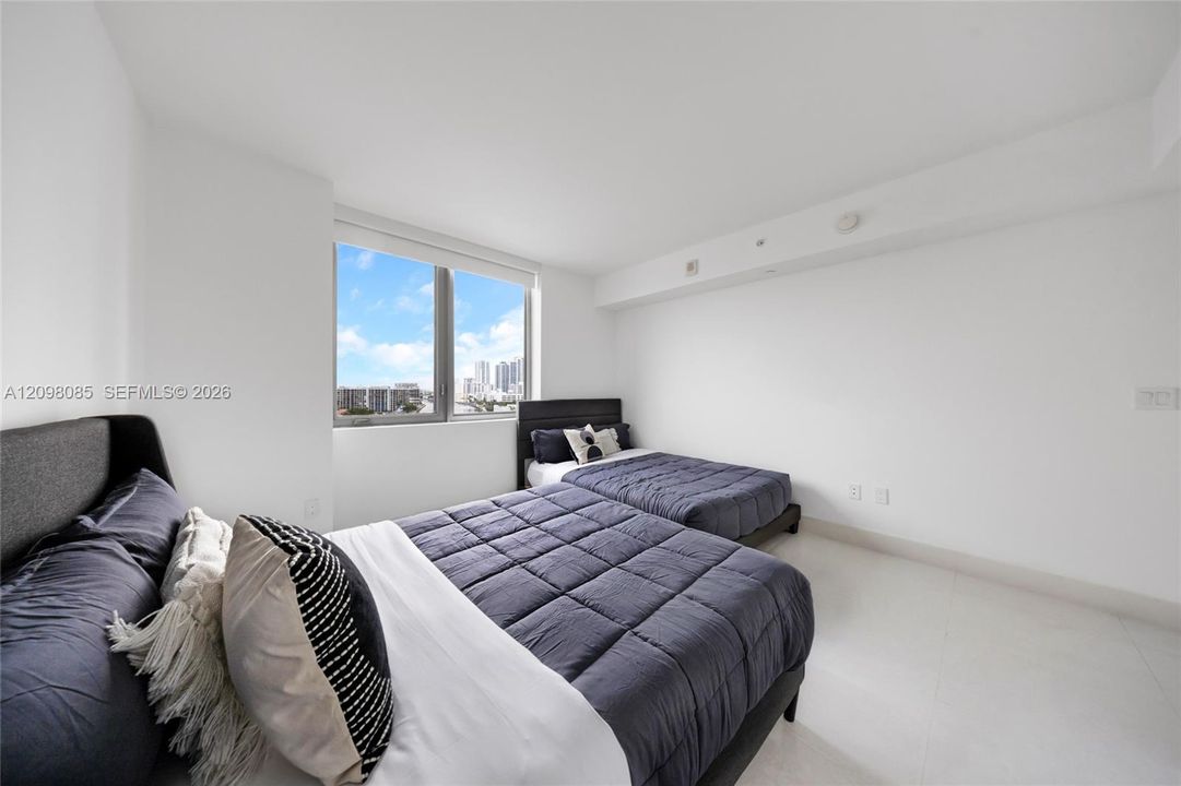 En Venta: $745,000 (3 camas, 3 baños, 1577 Pies cuadrados)