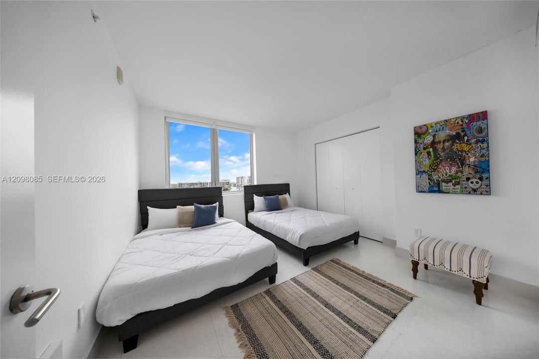 En Venta: $745,000 (3 camas, 3 baños, 1577 Pies cuadrados)