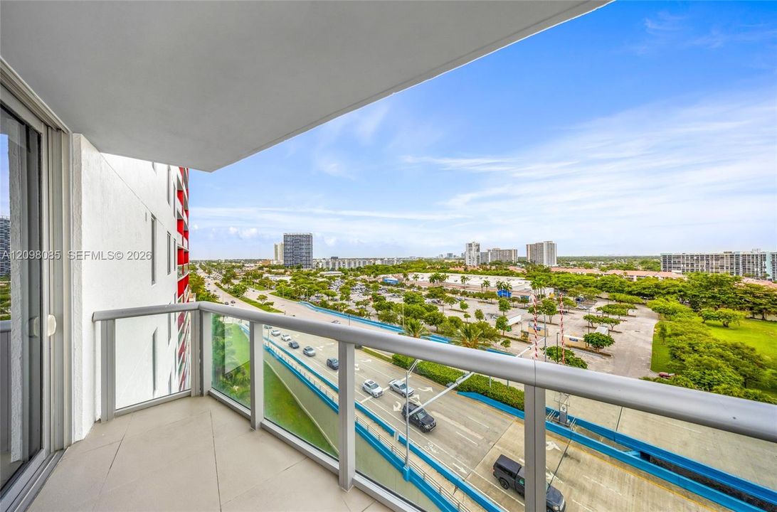 En Venta: $745,000 (3 camas, 3 baños, 1577 Pies cuadrados)