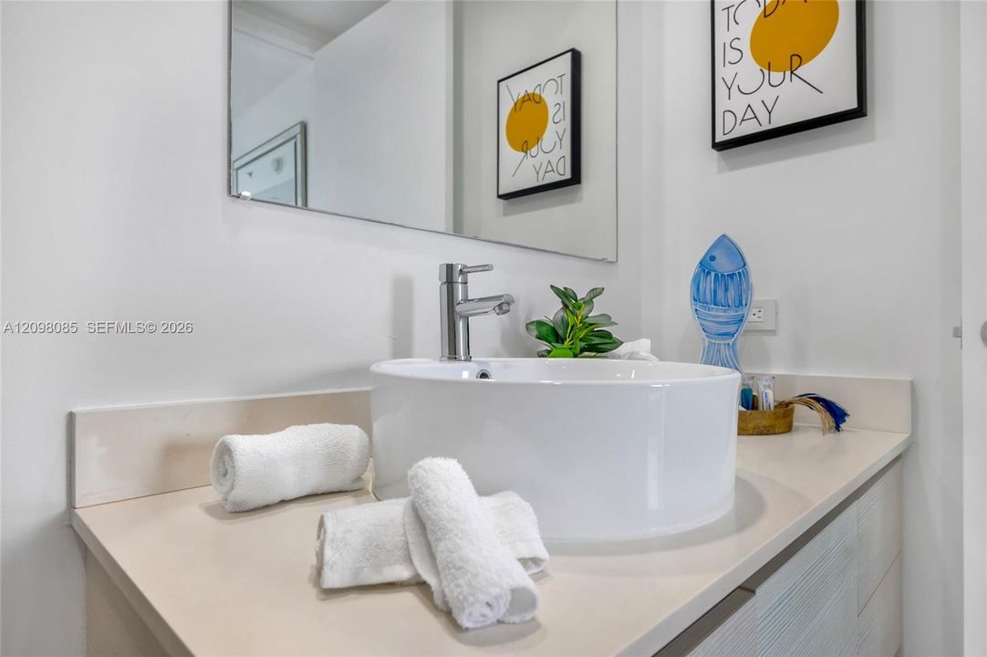 En Venta: $745,000 (3 camas, 3 baños, 1577 Pies cuadrados)
