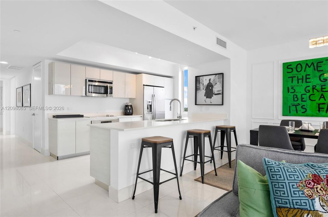 En Venta: $745,000 (3 camas, 3 baños, 1577 Pies cuadrados)