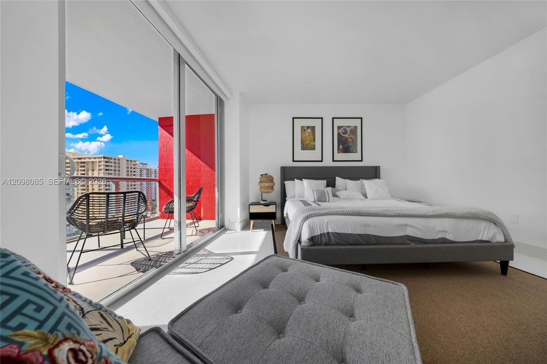 En Venta: $745,000 (3 camas, 3 baños, 1577 Pies cuadrados)