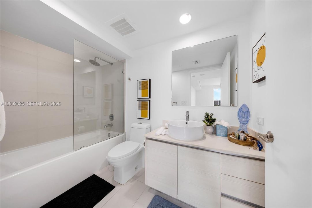 En Venta: $745,000 (3 camas, 3 baños, 1577 Pies cuadrados)