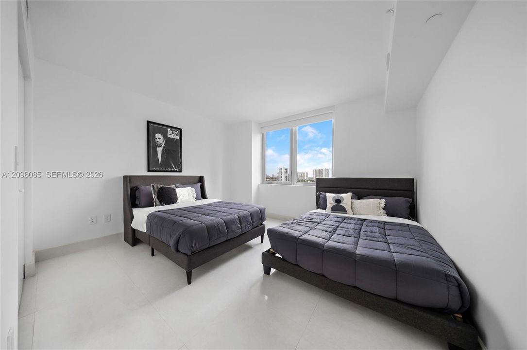 En Venta: $745,000 (3 camas, 3 baños, 1577 Pies cuadrados)