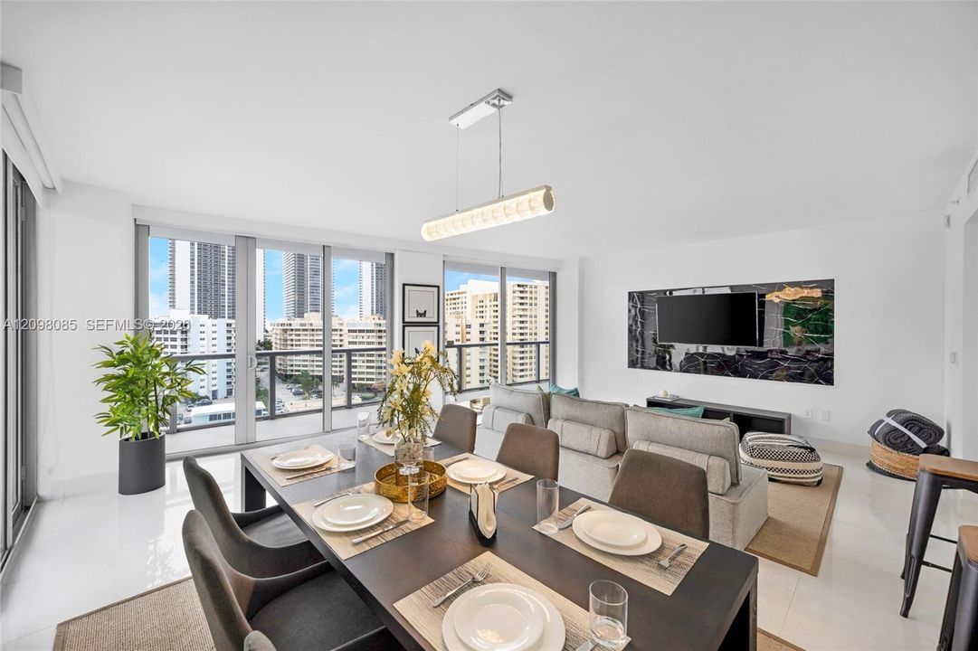 En Venta: $745,000 (3 camas, 3 baños, 1577 Pies cuadrados)