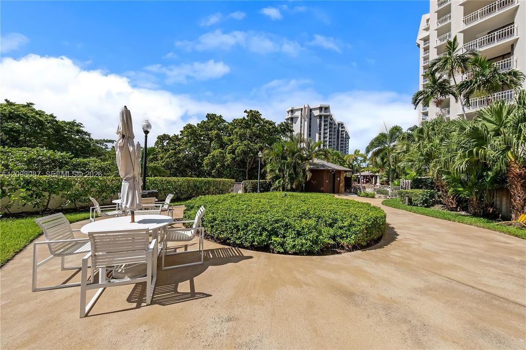For Rent: $4,200 (2 beds, 2 baths, 1312 Square Feet)