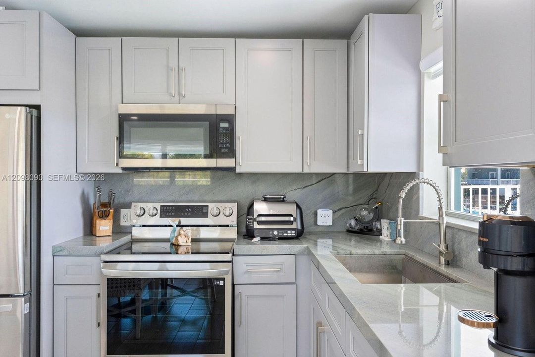 For Sale: $1,197,000 (3 beds, 2 baths, 1296 Square Feet)