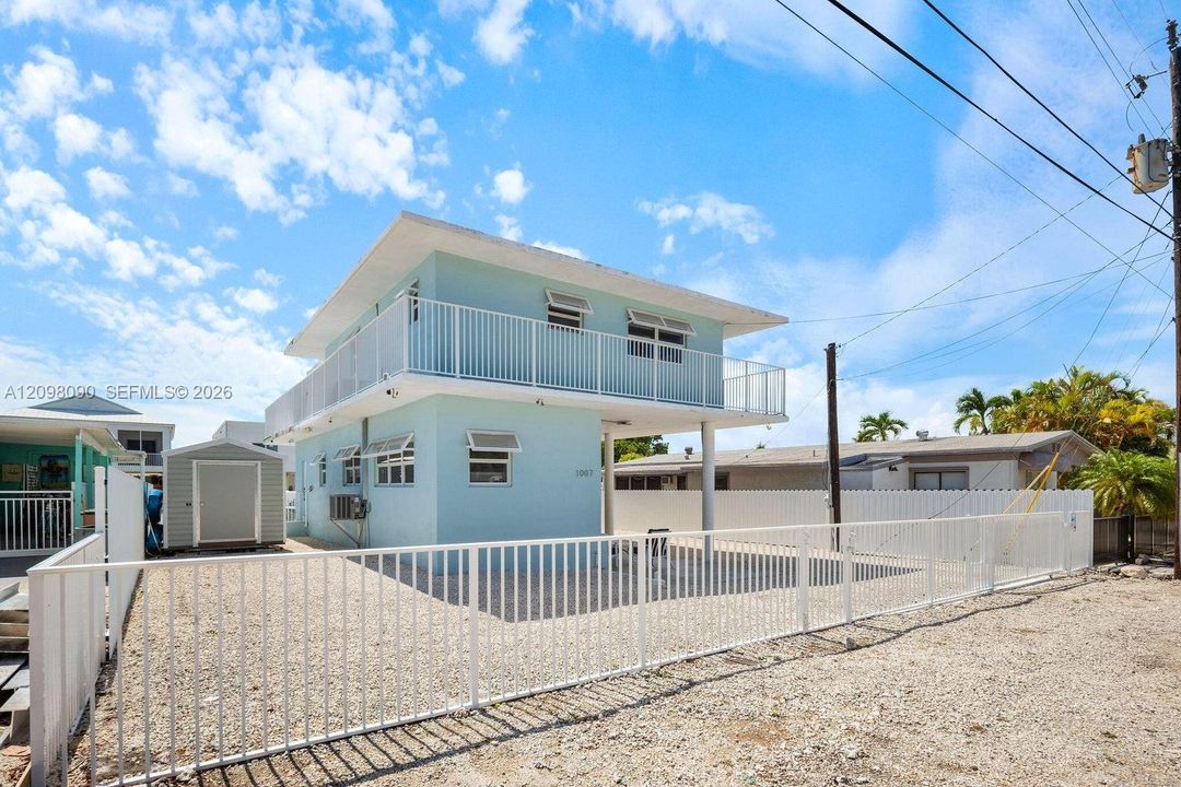 For Sale: $1,197,000 (3 beds, 2 baths, 1296 Square Feet)