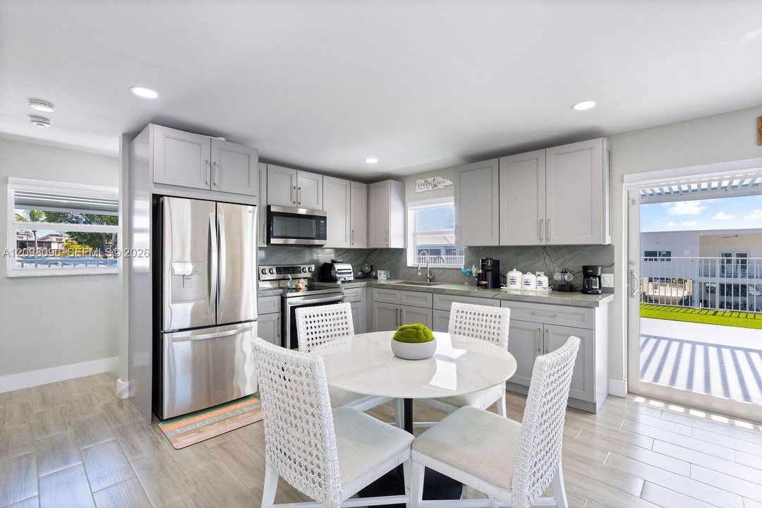 For Sale: $1,197,000 (3 beds, 2 baths, 1296 Square Feet)
