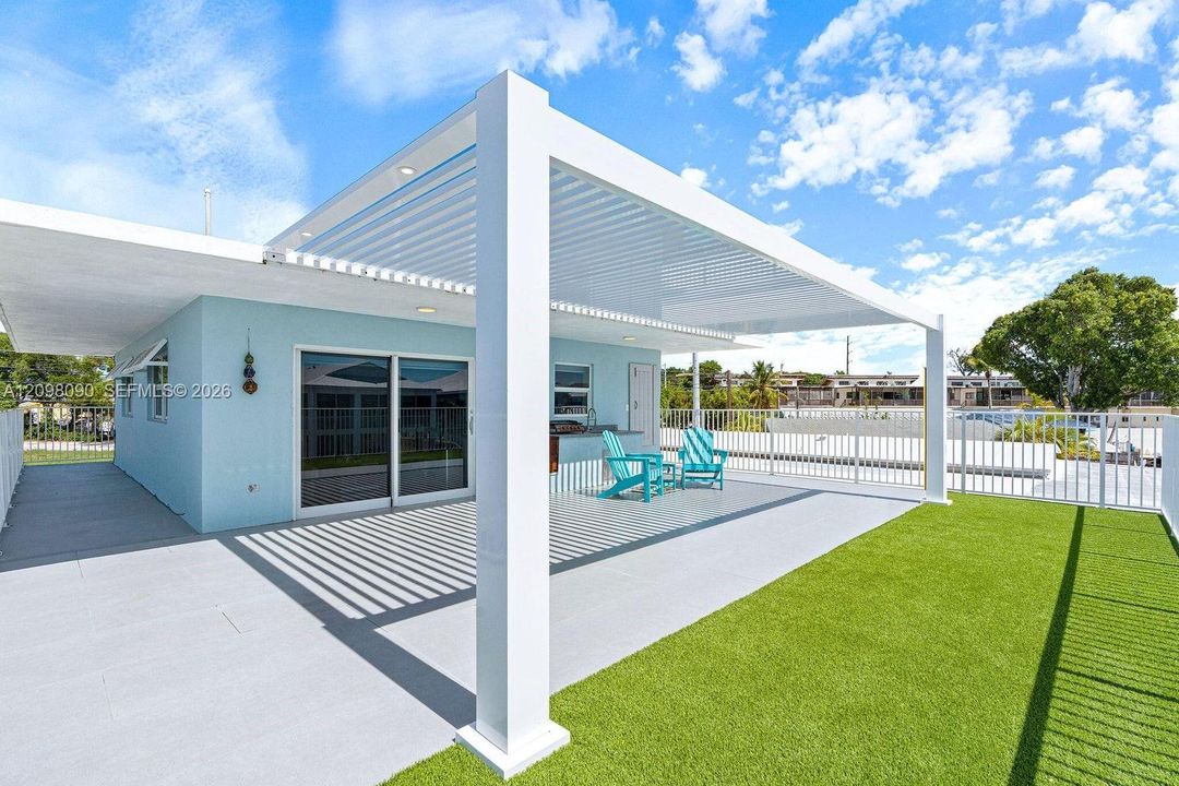 For Sale: $1,197,000 (3 beds, 2 baths, 1296 Square Feet)