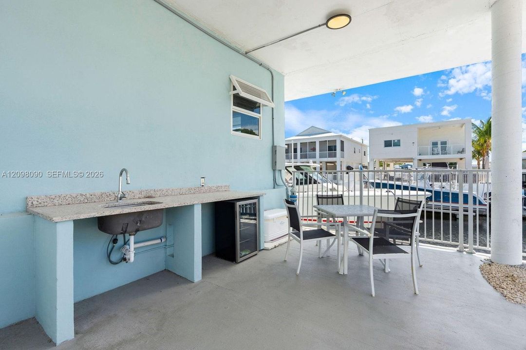 For Sale: $1,197,000 (3 beds, 2 baths, 1296 Square Feet)
