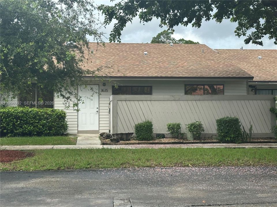 For Sale: $238,000 (2 beds, 2 baths, 1224 Square Feet)