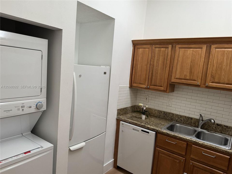 For Sale: $238,000 (2 beds, 2 baths, 1224 Square Feet)