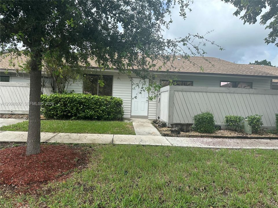 For Sale: $238,000 (2 beds, 2 baths, 1224 Square Feet)