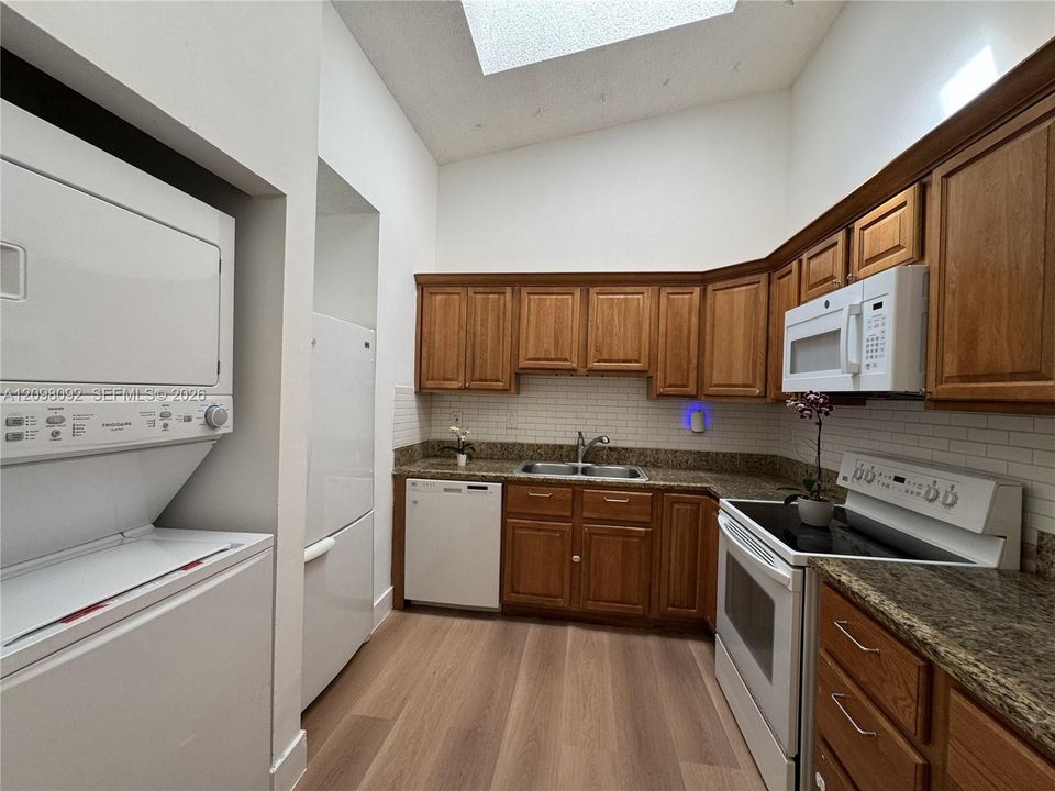 For Sale: $238,000 (2 beds, 2 baths, 1224 Square Feet)