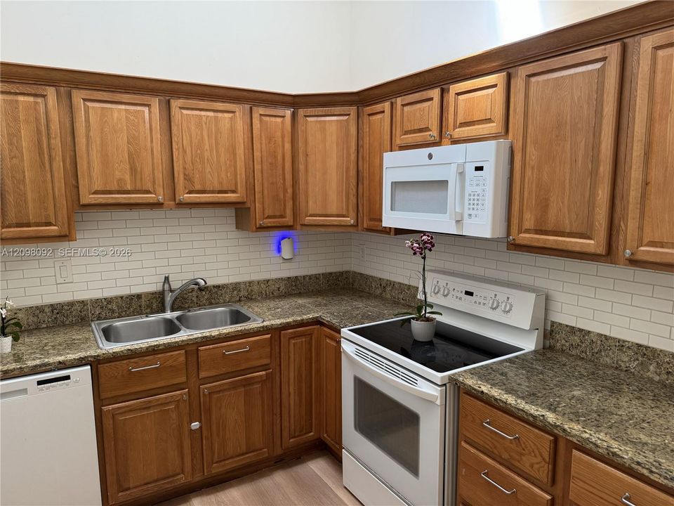 For Sale: $238,000 (2 beds, 2 baths, 1224 Square Feet)