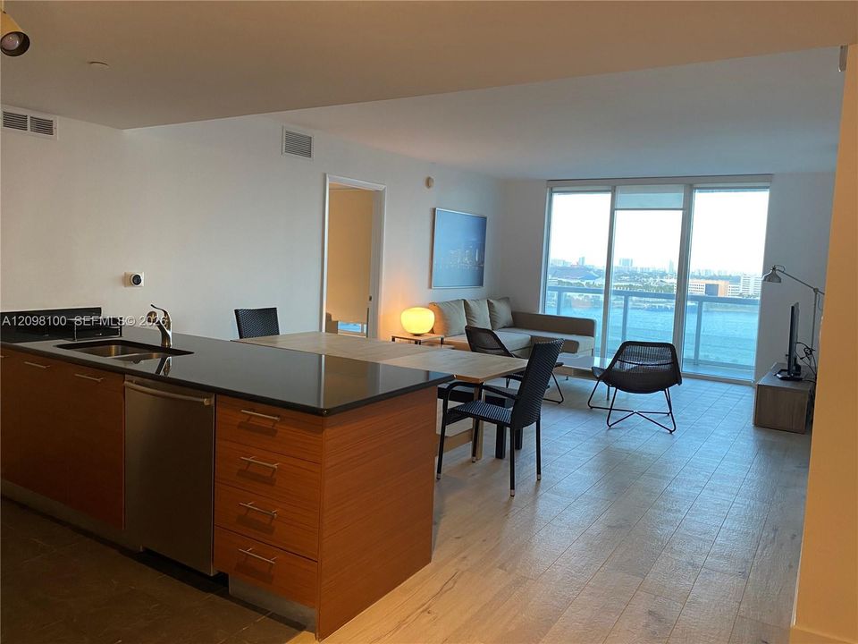 For Rent: $4,400 (2 beds, 2 baths, 1357 Square Feet)