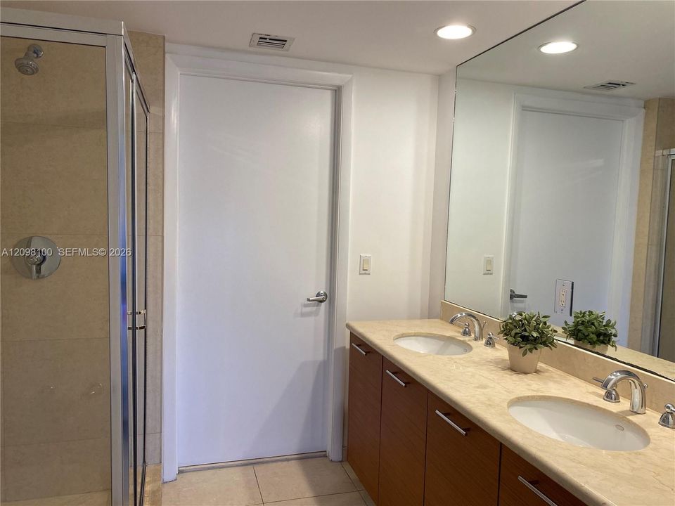 For Rent: $4,400 (2 beds, 2 baths, 1357 Square Feet)