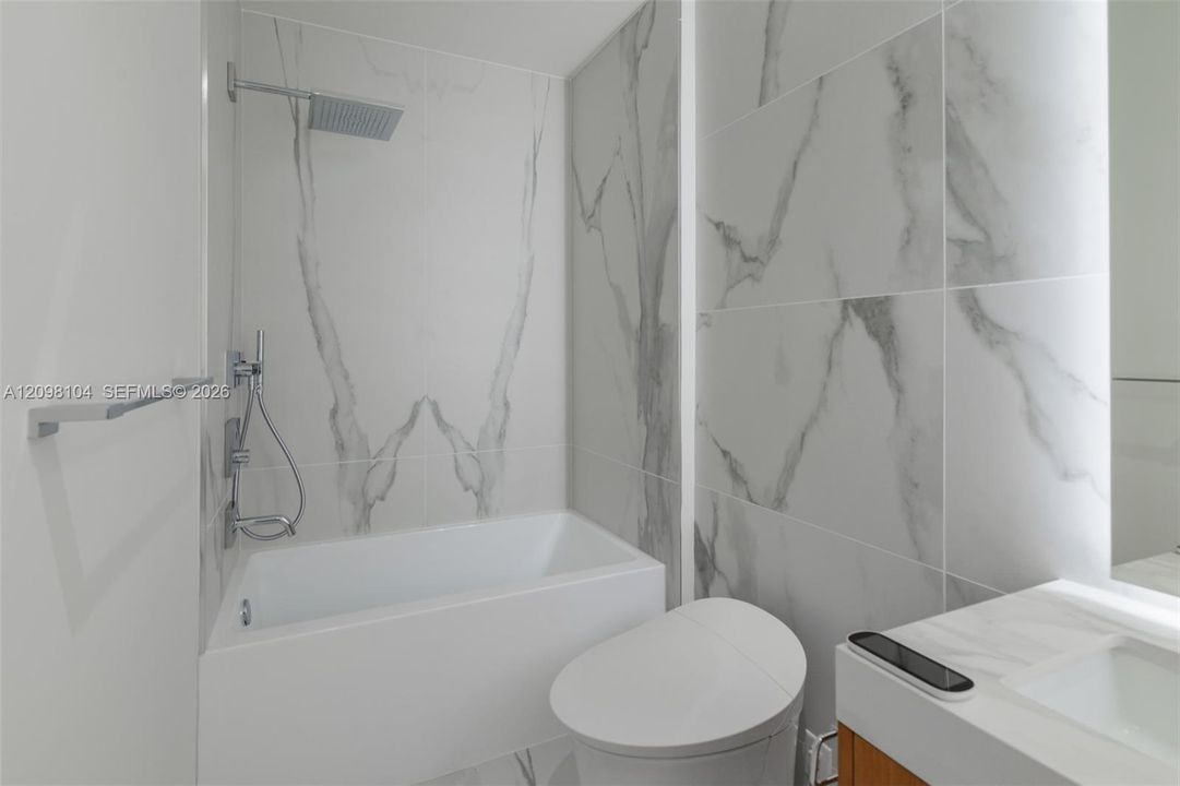 For Rent: $6,000 (1 beds, 1 baths, 1022 Square Feet)