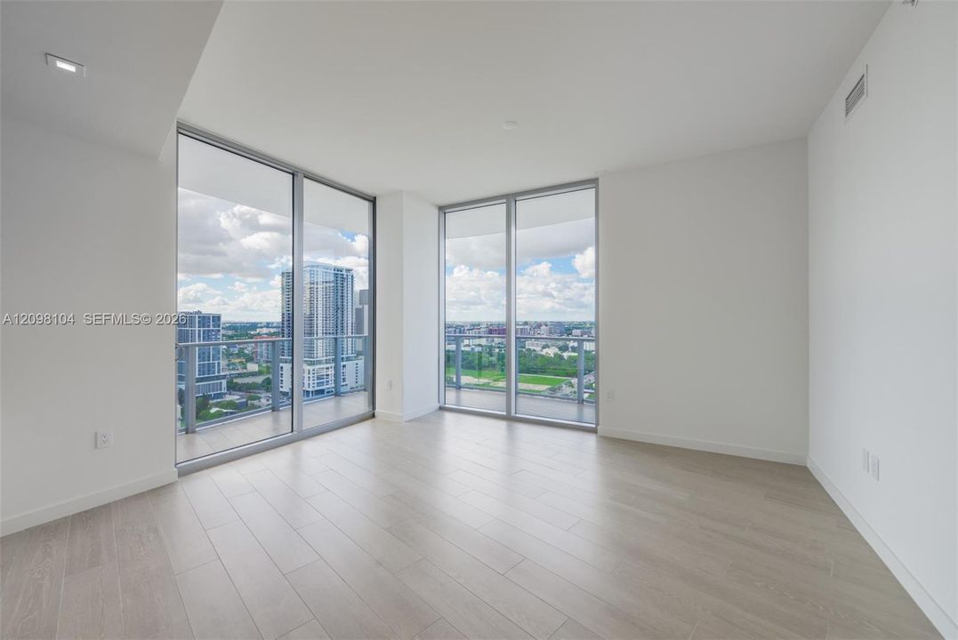For Rent: $6,000 (1 beds, 1 baths, 1022 Square Feet)