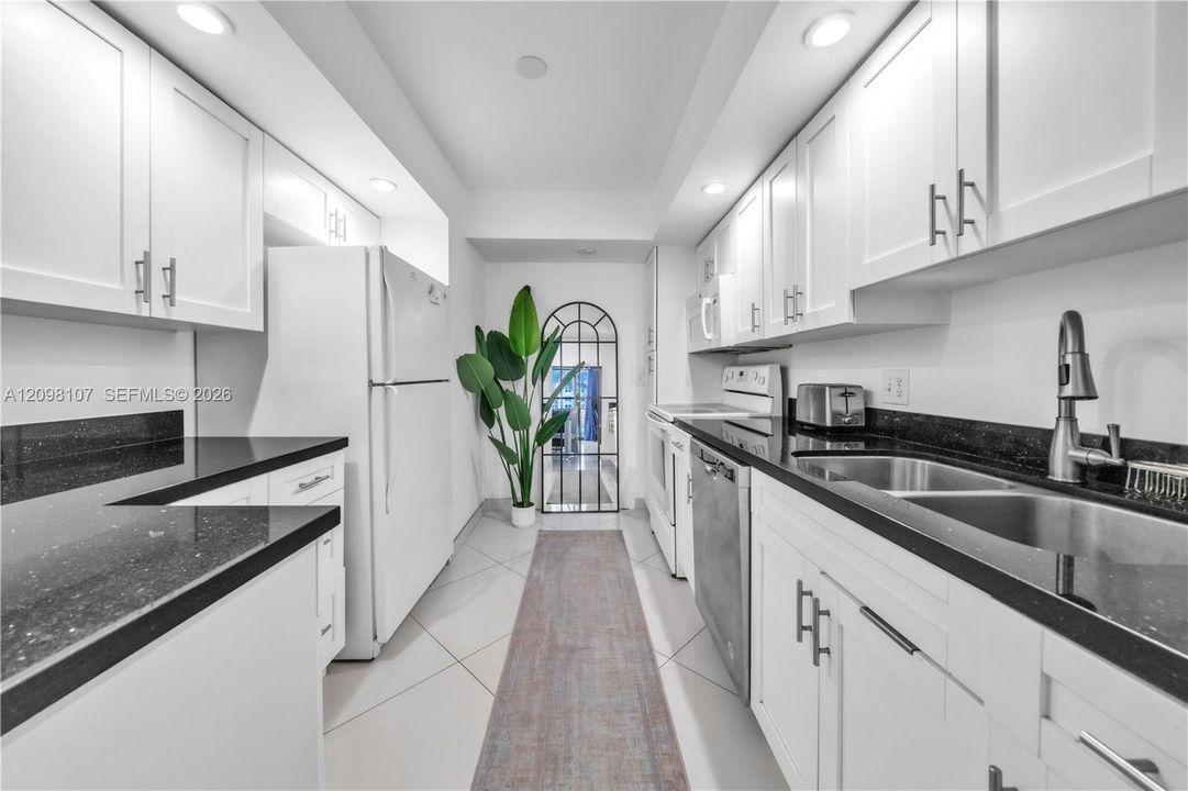 На продажу: $424,000 (2 спален, 2 ванн, 1050 Квадратных фут)