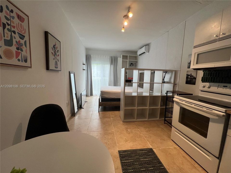 For Rent: $1,300 (1 beds, 1 baths, 600 Square Feet)