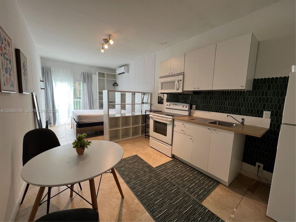For Rent: $1,300 (1 beds, 1 baths, 600 Square Feet)