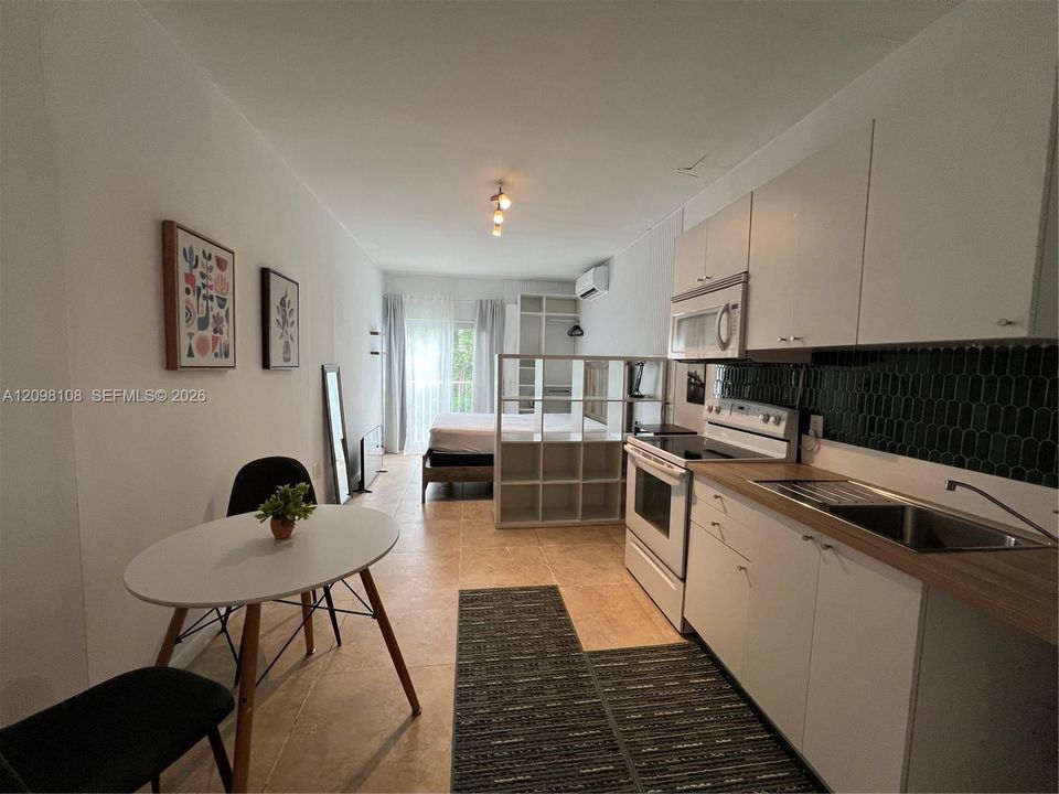 For Rent: $1,300 (1 beds, 1 baths, 600 Square Feet)