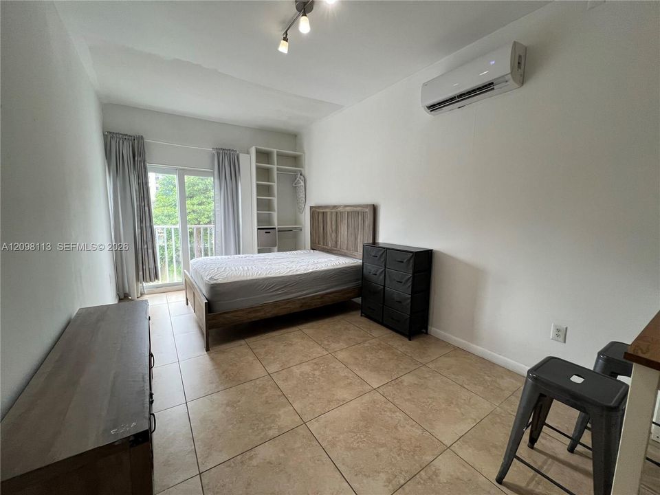 For Rent: $1,250 (1 beds, 1 baths, 600 Square Feet)