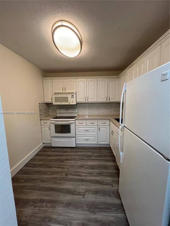 For Rent: $1,950 (1 beds, 1 baths, 712 Square Feet)