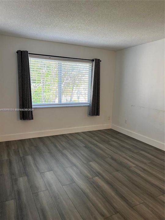 For Rent: $1,950 (1 beds, 1 baths, 712 Square Feet)