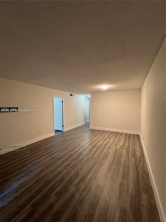 For Rent: $1,950 (1 beds, 1 baths, 712 Square Feet)