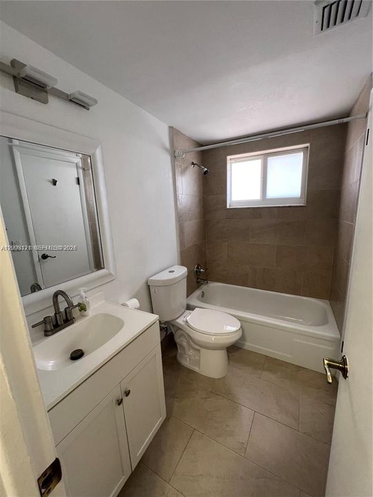 For Rent: $1,950 (1 beds, 1 baths, 712 Square Feet)