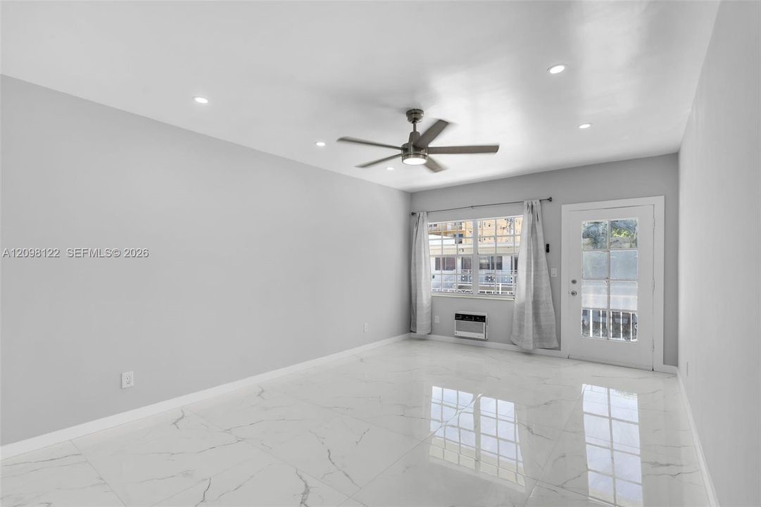 For Sale: $200,000 (0 beds, 1 baths, 400 Square Feet)