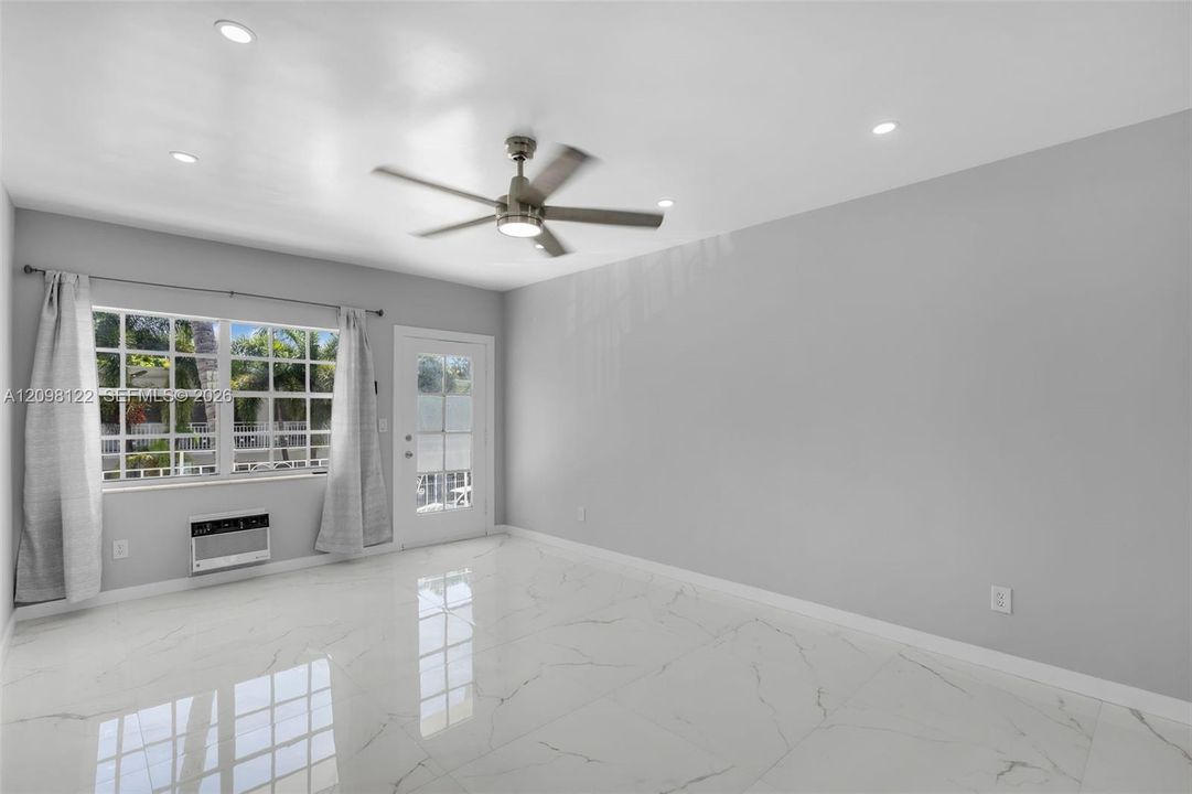 For Sale: $200,000 (0 beds, 1 baths, 400 Square Feet)